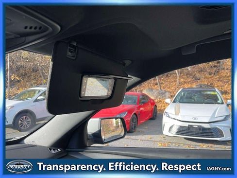 Used 2023 Chevrolet Traverse RS image 34