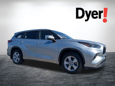 Used 2023 Toyota Highlander LE image 2