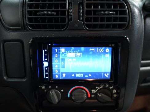 Used 2001 Chevrolet Blazer LS image 34