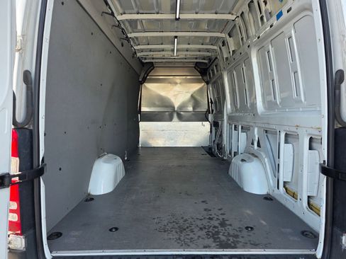 Used 2015 Mercedes-Benz Sprinter 2500 image 9