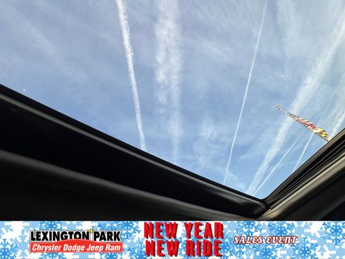 Used 2016 Dodge Challenger R/T image 23