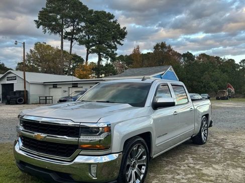 Used 2018 Chevrolet Silverado 1500 LT w/ All Star Edition image 4