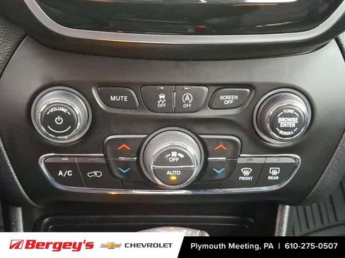Used 2020 Jeep Cherokee Limited w/ Technology Group image 17