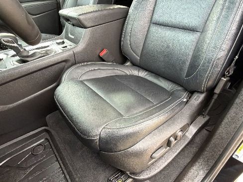Used 2023 Chevrolet Traverse LT FWD image 15