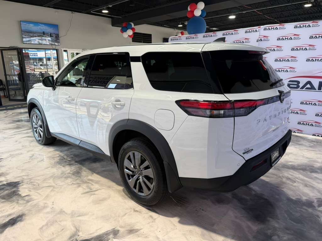 Used 2024 Nissan Pathfinder S AWD/4WD image 9