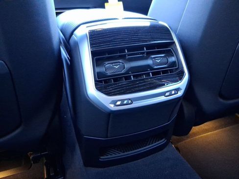 Used 2026 BMW i7 xDrive60 w/ Premium Package AWD/4WD image 31