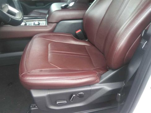 Used 2024 Ford Expedition Limited image 12