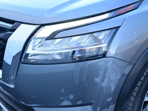 Used 2023 Nissan Pathfinder SL image 12