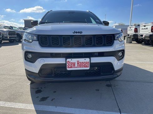 New 2026 Jeep Compass Latitude image 9