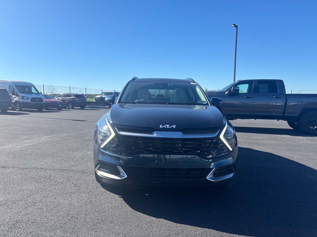 Used 2025 Kia Sportage EX AWD/4WD image 8