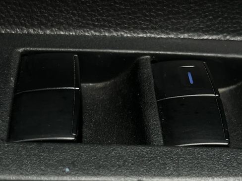 Used 2020 Toyota Corolla SE FWD image 33