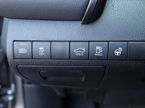 Used 2022 Toyota Camry XLE FWD image 29
