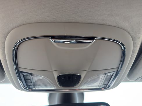 Used 2019 Jeep Cherokee Trailhawk AWD/4WD image 23