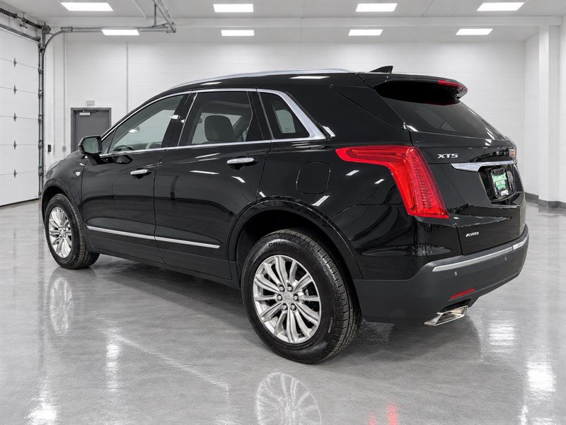 Used 2017 Cadillac XT5 Luxury w/ LPO, Wheel Lock Package AWD/4WD image 5