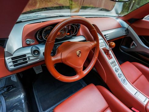 Used 2004 Porsche Carrera GT RWD image 16