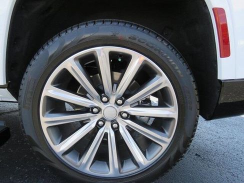 New 2023 Jeep Grand Wagoneer 4WD w/ Convenience Group III image 13