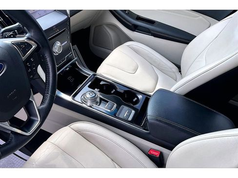 Used 2019 Ford Edge Titanium w/ Cold Weather Package AWD/4WD image 19
