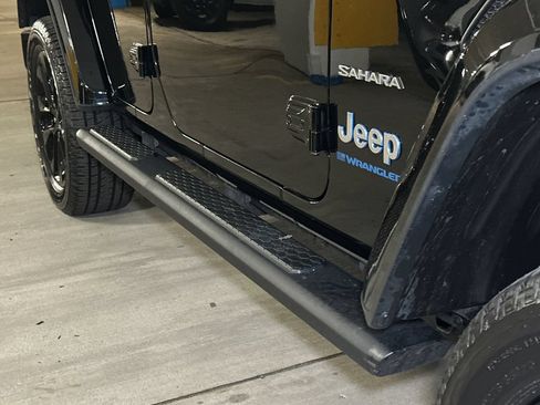 Used 2023 Jeep Wrangler Unlimited Sahara w/ Cold Weather Group AWD/4WD image 9
