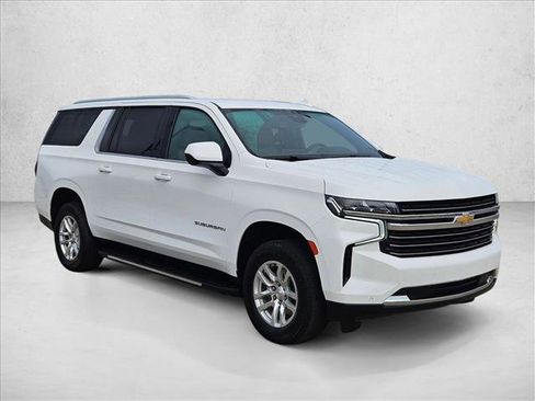 Used 2024 Chevrolet Suburban LT image 3