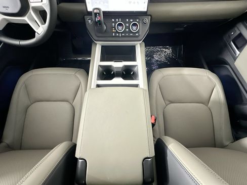 Used 2026 Land Rover Defender 110 X-Dynamic SE AWD/4WD image 22