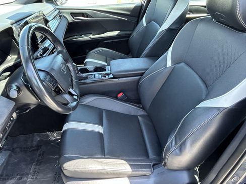 Used 2025 Toyota Camry SE FWD image 23