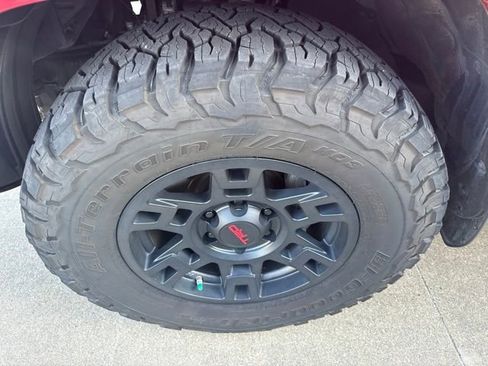 Used 2021 Toyota 4Runner TRD Off-Road Premium w/ Moonroof Package AWD/4WD image 2