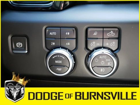 Used 2024 GMC Sierra 1500 AT4 w/ Technology Package AWD/4WD image 26