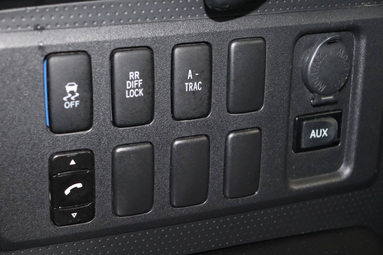 Used 2010 Toyota FJ Cruiser 4WD w/ Convenience Pkg image 24