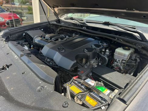 Used 2017 Toyota 4Runner SR5 AWD/4WD image 42