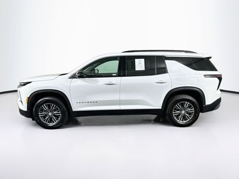 Used 2026 Chevrolet Traverse LT FWD image 4