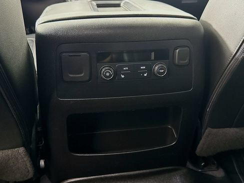 Used 2020 GMC Yukon XL SLT RWD image 26
