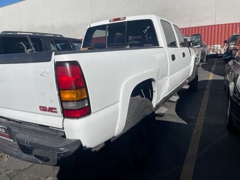 Used 2005 GMC Sierra 2500 SLE w/ Heavy-Duty Power Package AWD/4WD image 1