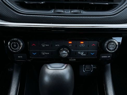 Used 2025 Jeep Compass Trailhawk image 27