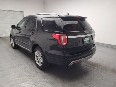 Used 2017 Ford Explorer XLT w/ Equipment Group 202A FWD image 5