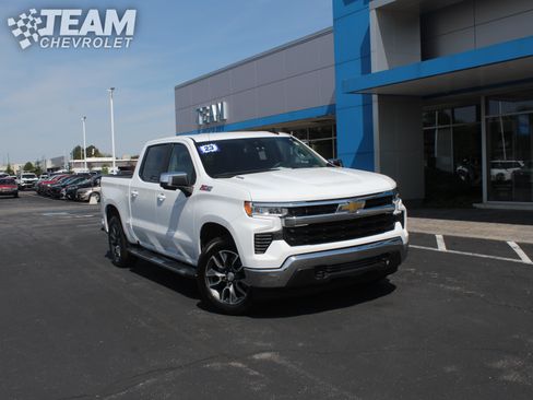 Used 2023 Chevrolet Silverado 1500 LT w/ Z71 Off-Road Package AWD/4WD image 2