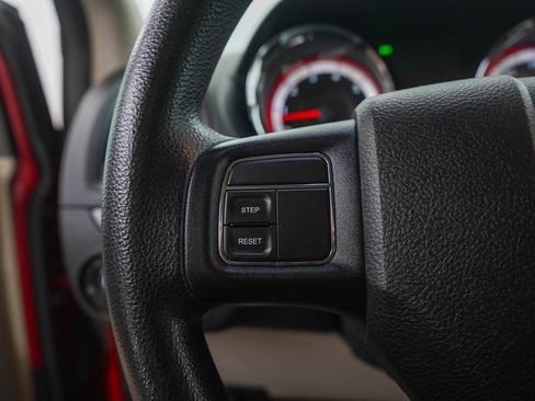 Used 2015 Dodge Grand Caravan SXT FWD image 27