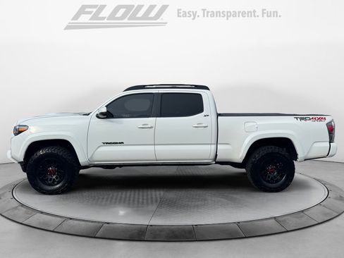 Used 2022 Toyota Tacoma TRD Sport w/ TRD Premium Sport Package AWD/4WD image 4