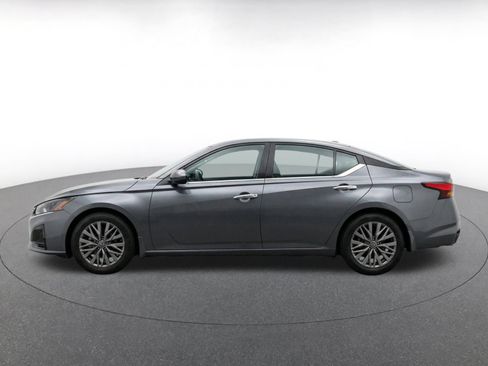 Used 2025 Nissan Altima 2.5 SV FWD image 4