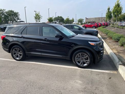 Used 2022 Ford Explorer XLT w/ Equipment Group 202A AWD/4WD image 5