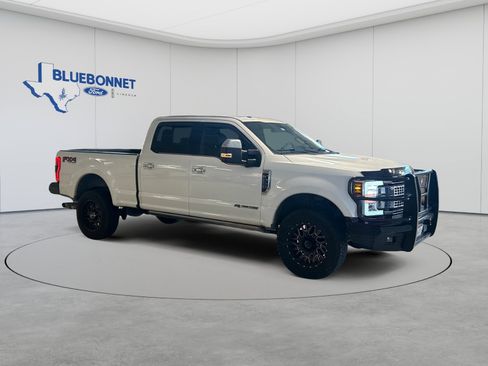 Used 2017 Ford F250 Platinum w/ Platinum Ultimate Package AWD/4WD image 2