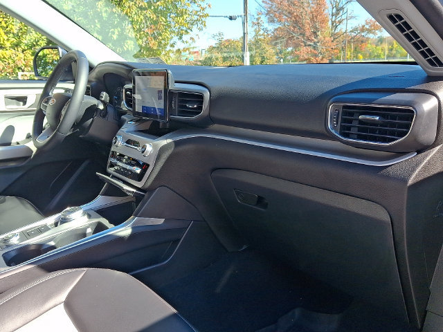 Used 2023 Ford Explorer XLT w/ Equipment Group 202A AWD/4WD image 41