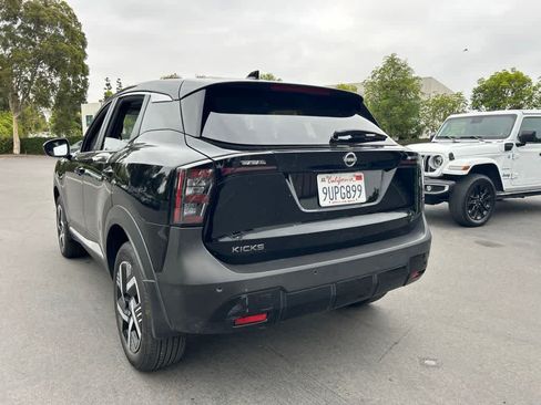 Used 2025 Nissan Kicks SV FWD image 4