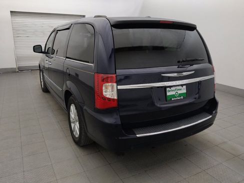 Used 2015 Chrysler Town & Country Limited Platinum FWD image 5