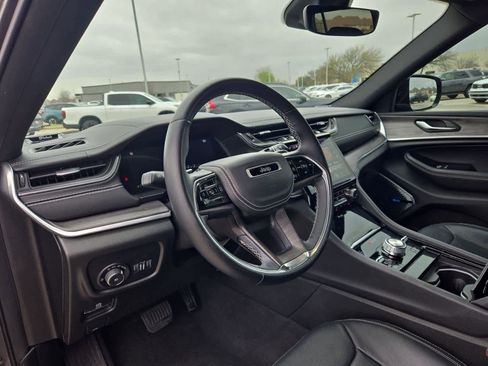 Used 2022 Jeep Grand Cherokee L Overland image 2