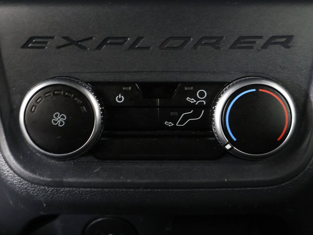 Used 2025 Ford Explorer ST-Line w/ ST-Line Street Pack AWD/4WD image 60