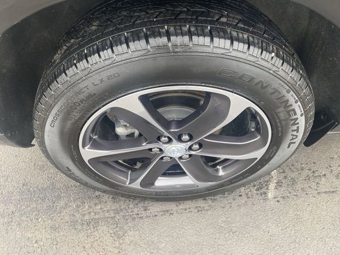 Used 2019 Buick Enclave Essence w/ LPO, Sport Appearance Package image 33