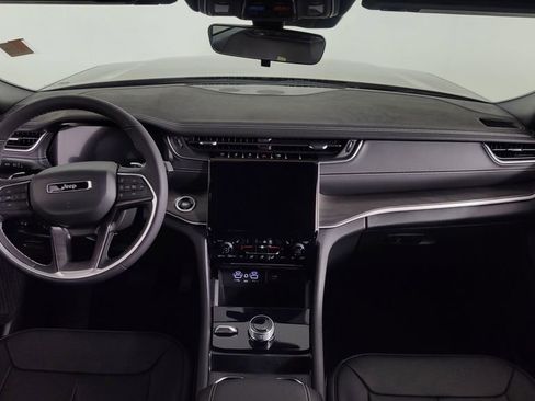 New 2025 Jeep Grand Cherokee Limited image 37