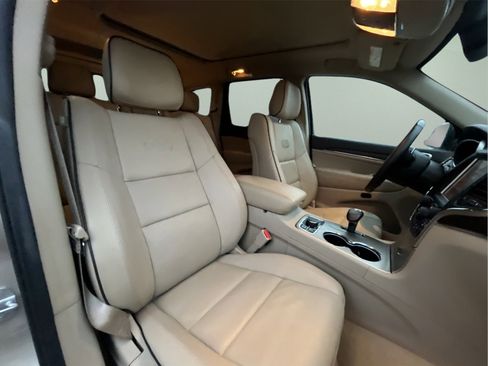 Used 2014 Jeep Grand Cherokee Overland w/ Advanced Technology Group image 36