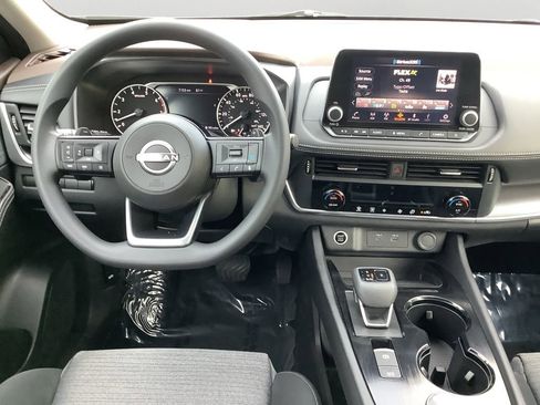 Used 2023 Nissan Rogue SV AWD/4WD image 16