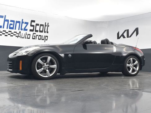 Used 2007 Nissan 350Z Touring RWD image 18